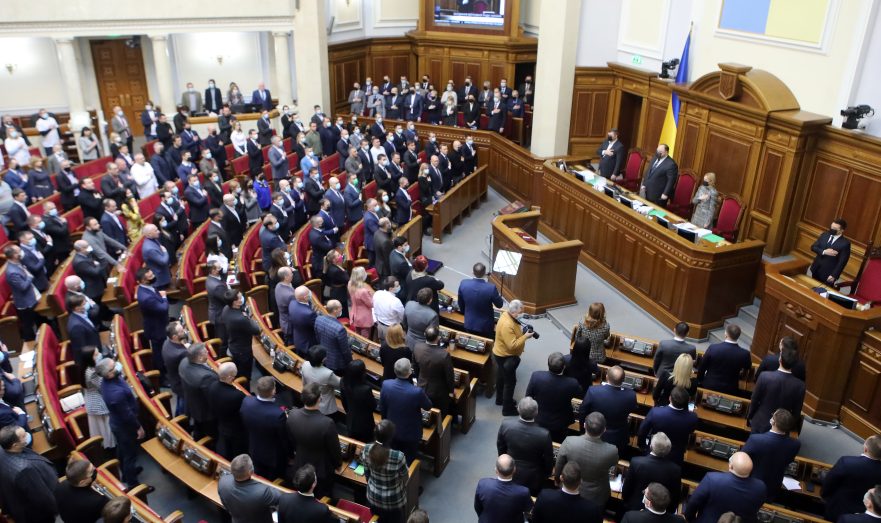 Рада проголосовала за продление на Украине военного положения