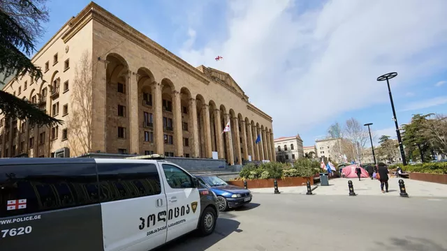 В Грузии ввели ограничения на вход в здание парламента