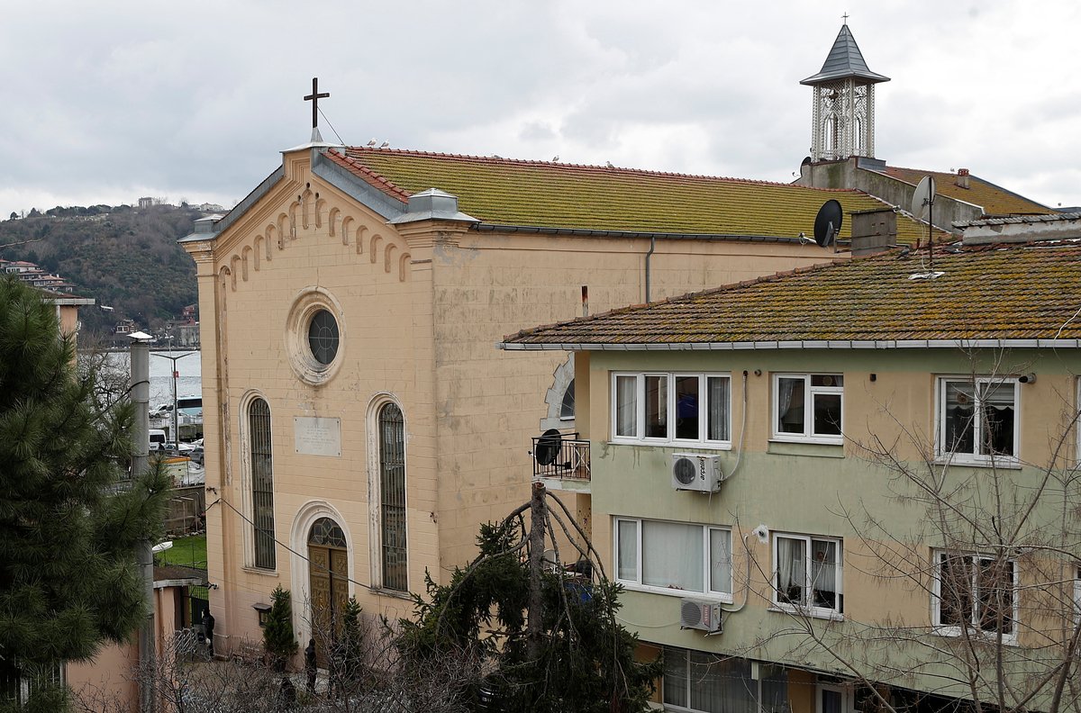 В католическом храме Стамбула устроили стрельбу. Задержаны гражданин России и еще десятки человек