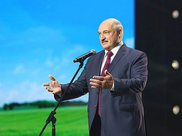 Лукашенко пообещал больше не сдерживать мигрантов, рвущихся в ЕС