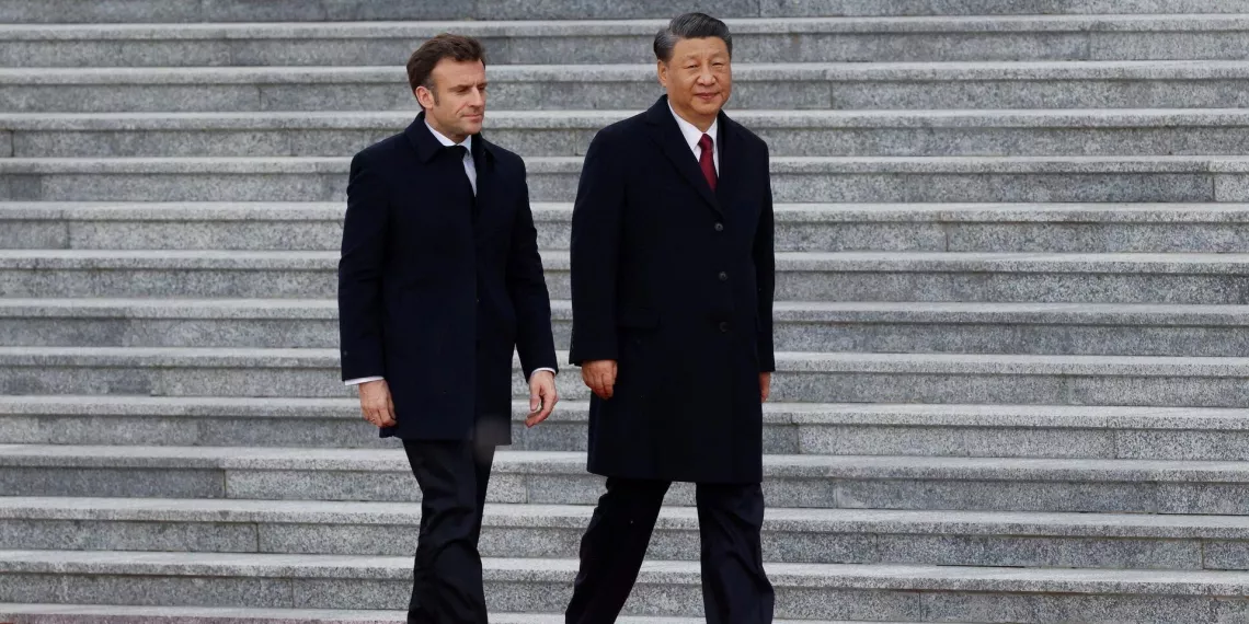 Politico: Макрон нарушил негласный дипломатический этикет на встрече с Си Цзиньпином