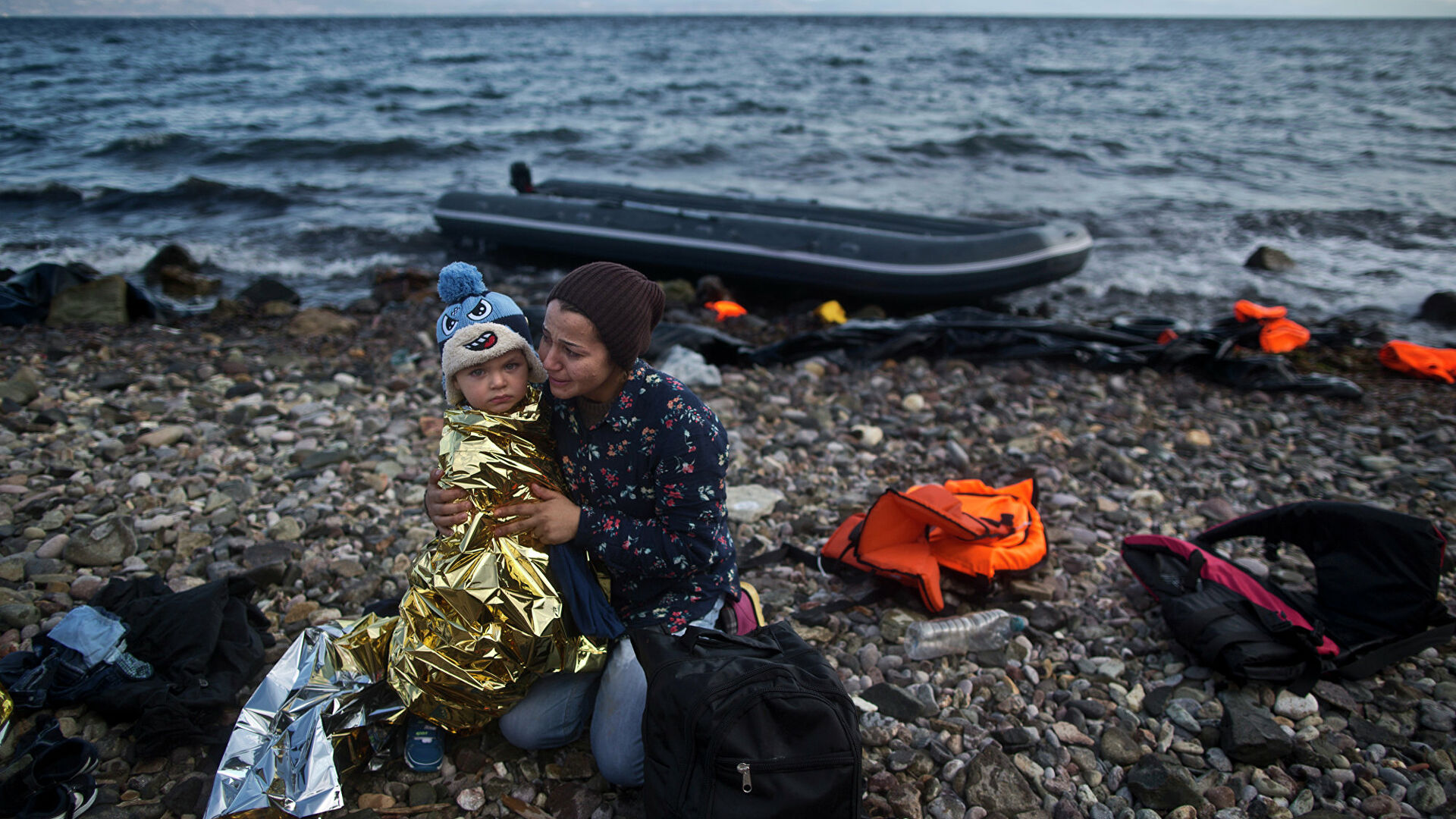 У северного побережья Франции спасли восемьдесят мигрантов