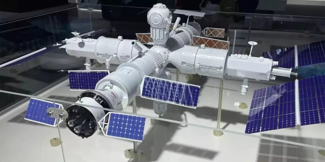 "Роскосмос" представил макет отечественной замены МКС