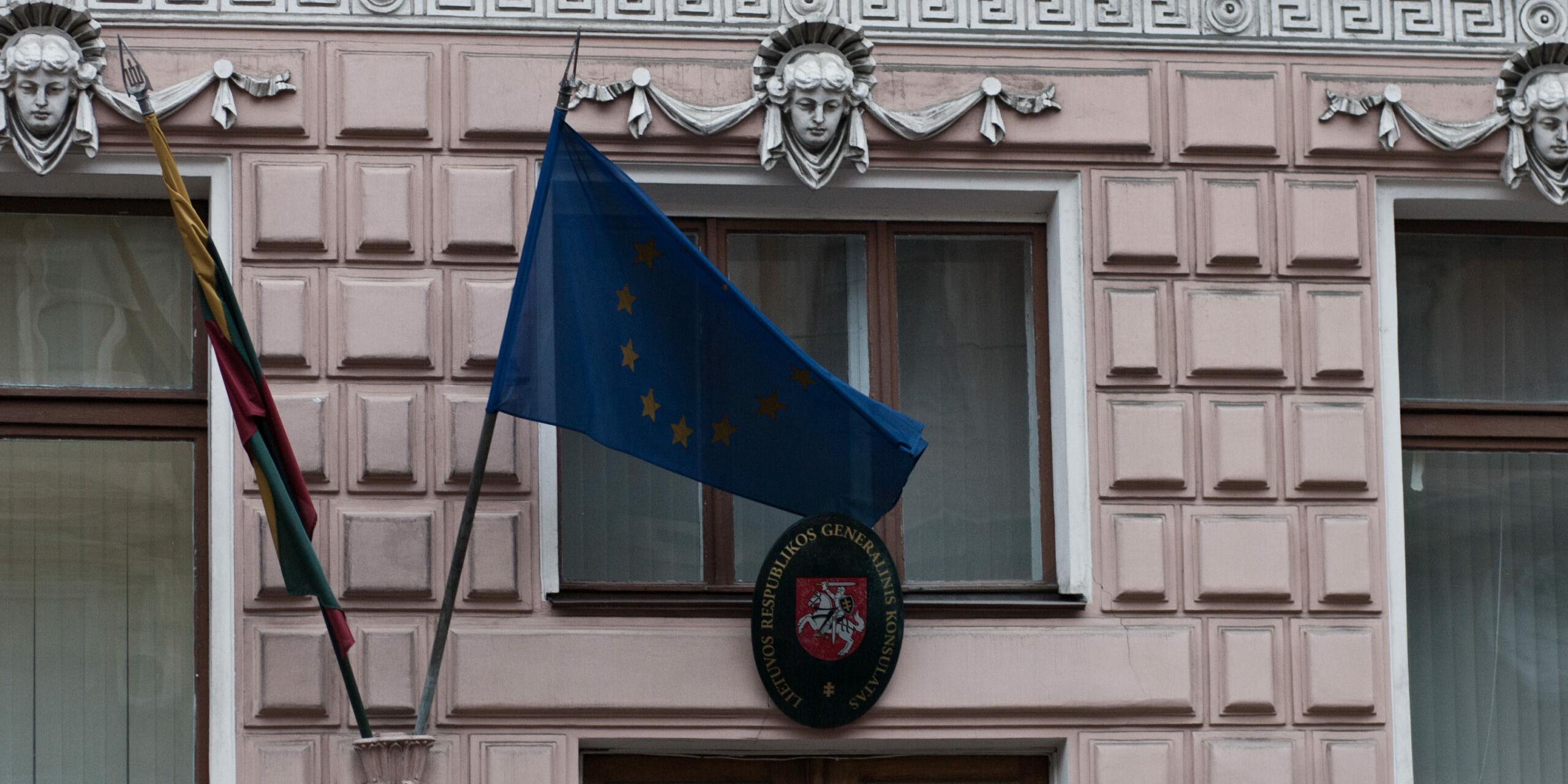 Литва отзовет из России посла и закроет консульство
