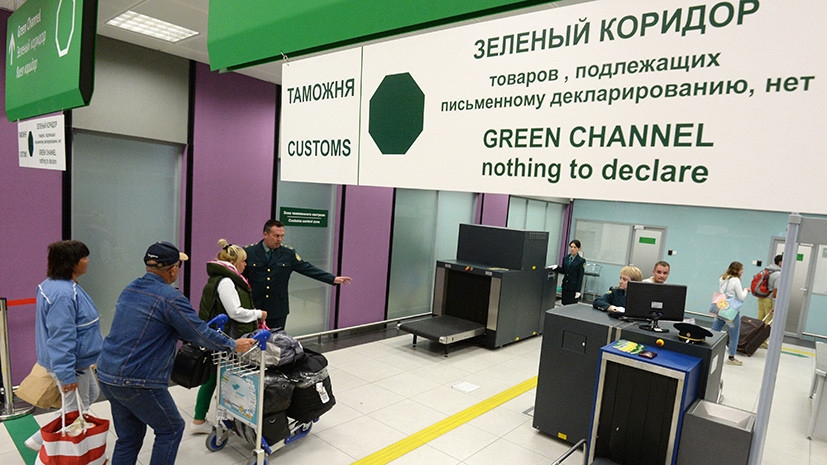 «Въезжающим в туристических целях»: Путин поручил упростить выдачу виз иностранцам