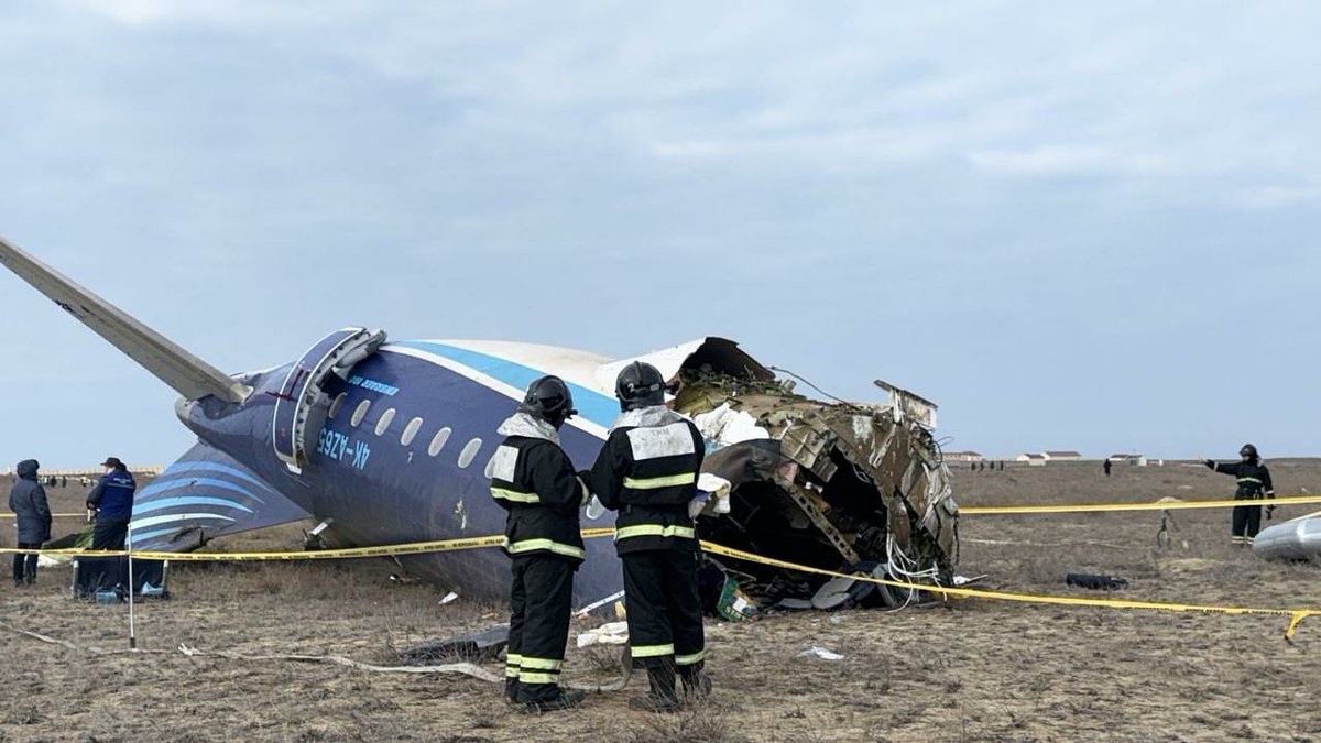 Путин принес извинения Алиеву из-за крушения самолета AZAL