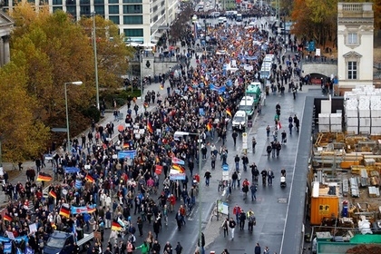 В Берлине 5 тысяч демонстрантов выступили против миграционной политики