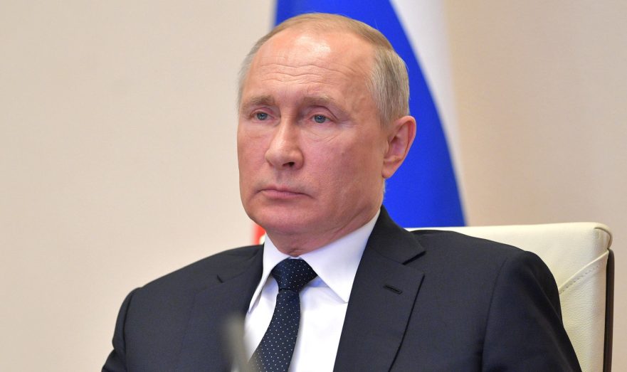 Путин подписал закон о крупных штрафах за пропаганду ЛГБТ, педофилии и смены пола