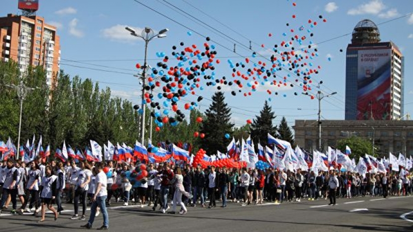 В Донецке почти 40 тысяч человек участвуют в праздновании дня республики
