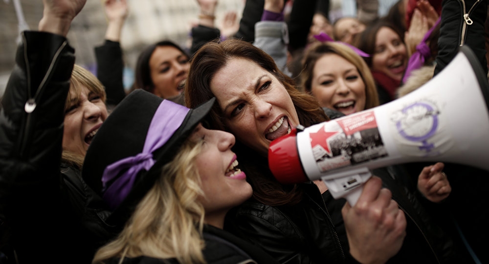 Protesters Go On Feminist Strike in Madrid to Celebrate Int'l Women's Day