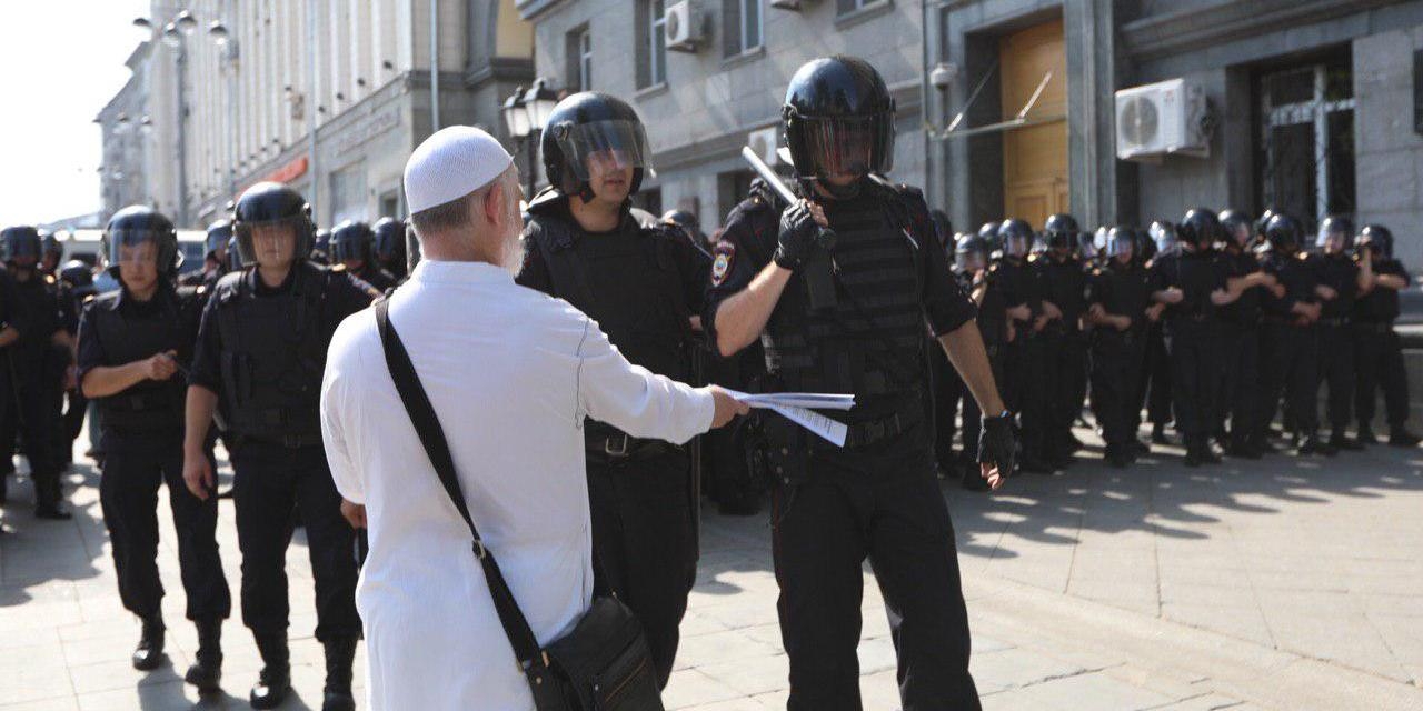 Иногородние провокаторы и терпеливая полиция: член Общественной палаты рассказал, что увидел на незаконной акции в Москве
