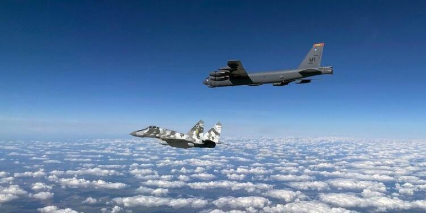 Стратегические бомбардировщики США будут регулярно патрулировать небо над Украиной