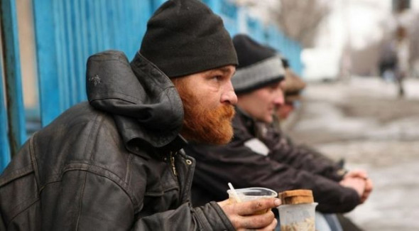 Путин поручил зарегистрировать всех бездомных россиян и назначит им пенсии
