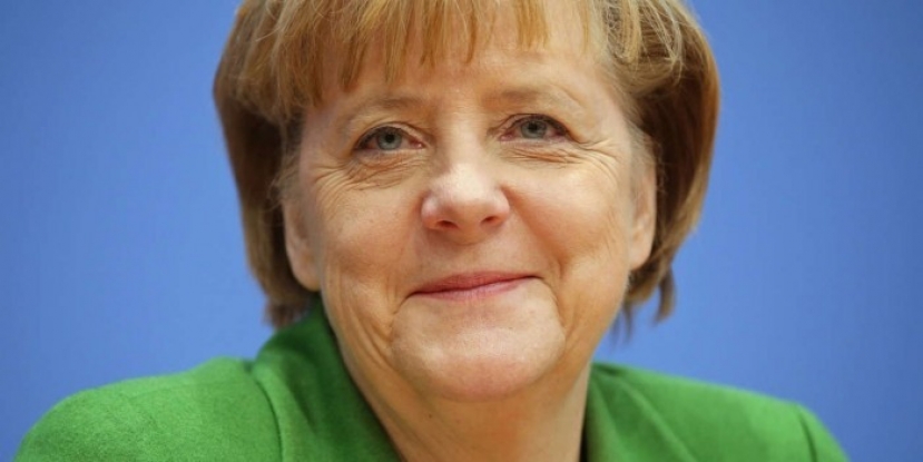 Рейтинг партии Меркель упал до рекордно низкой отметки на фоне кризиса с беженцами
