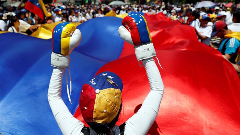 Под защитой США и с новыми призывами к протестам: как Гуаидо вернулся в Венесуэлу