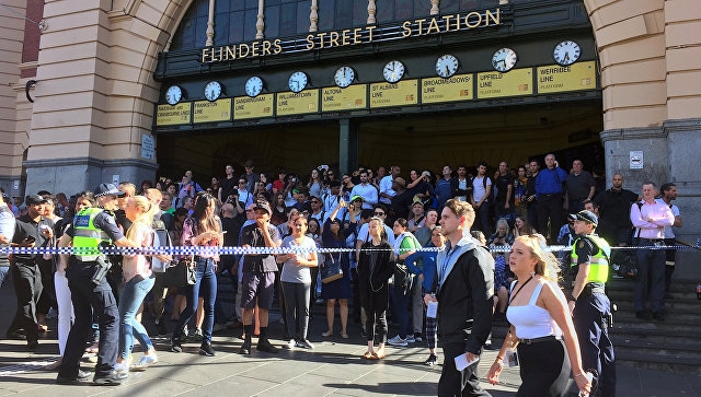 СМИ сообщили о росте числа раненных при въезде машины в толпу в Мельбурне