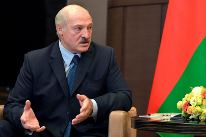 Лукашенко предупредил об угрозе Белоруссии с Запада и Востока