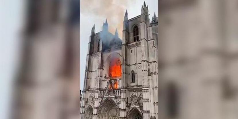 Во Франции горит собор Святых Петра и Павла