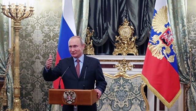 Путин поблагодарил членов правительства