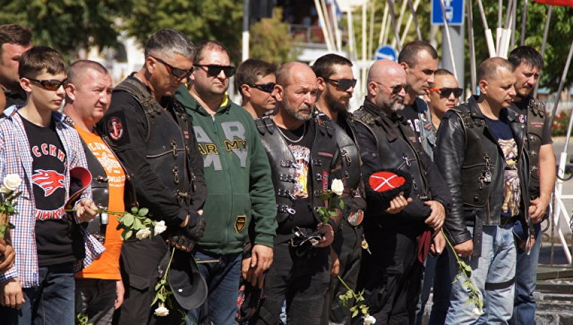 Более 50 участников мотомарша "Дороги Победы" приехали в Луганск