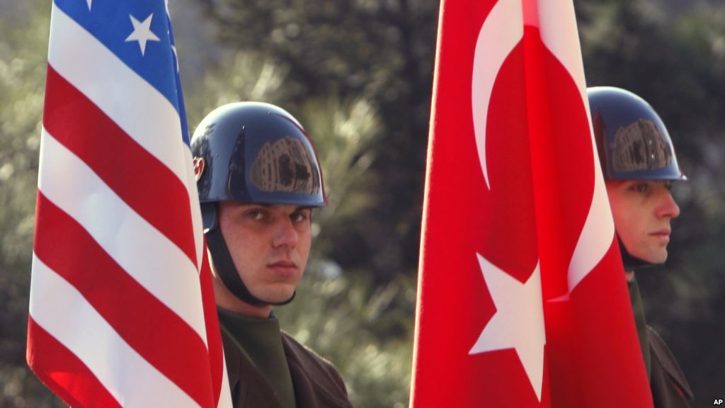 «Америка никак не может решить, чего хочет»: советник президента Турции в интервью RT