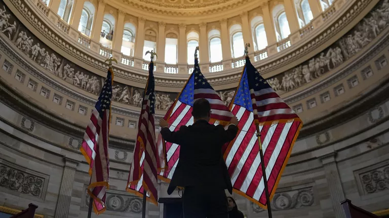 Власти США проверят соцсети мигрантов на наличие антиамериканских взглядов