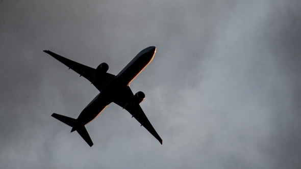 Правительство поручило прекратить регулярное и чартерное авиасообщение