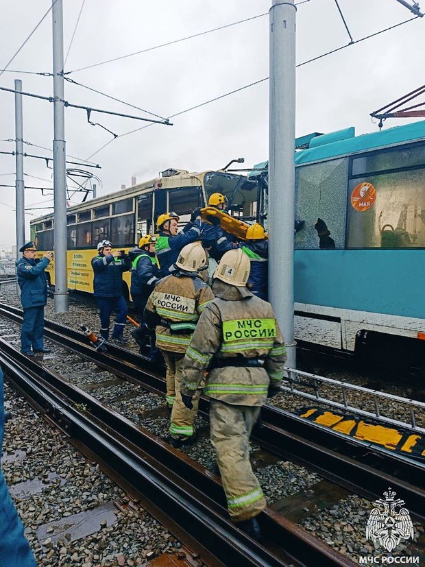 Трамвай без тормозов протаранил другой в Кузбассе. Более ста человек пострадали