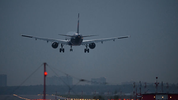 Самолет из Ирака с 30 российскими детьми приземлился в московском аэропорту