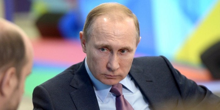Путин поручил ФСБ отслеживать информационные угрозы в интернете