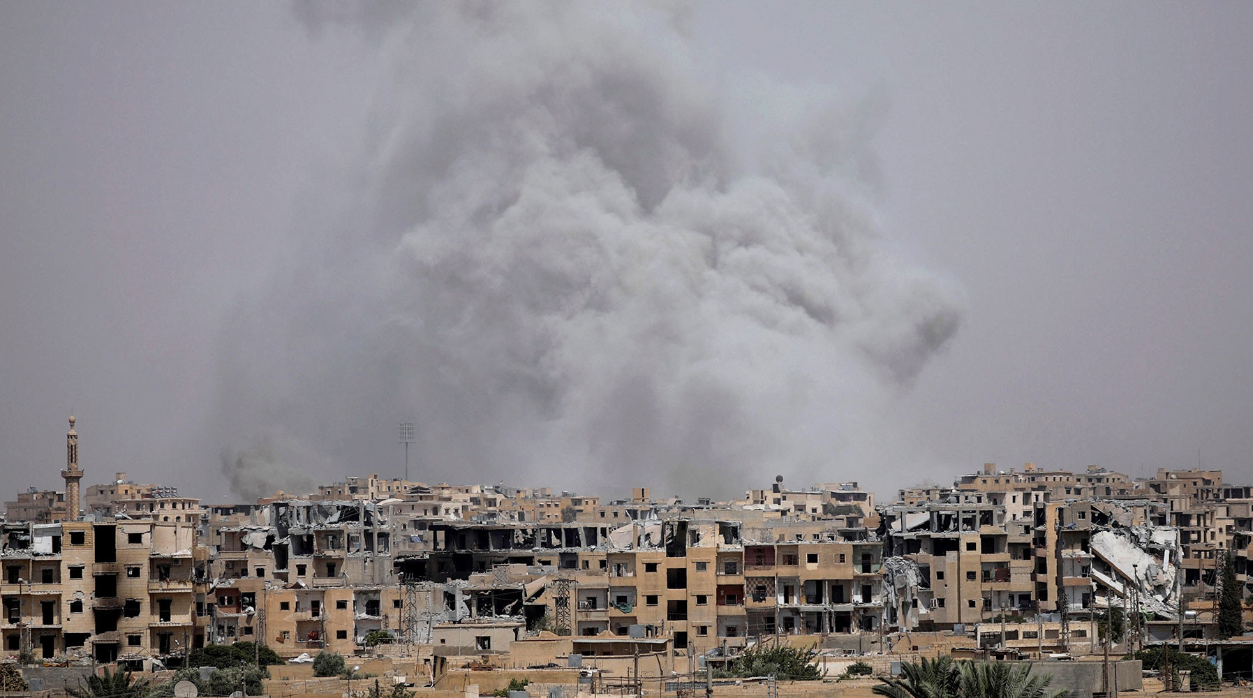 «Белое» оружие: международная коалиция нанесла удар фосфорными бомбами по госпиталю в Ракке
