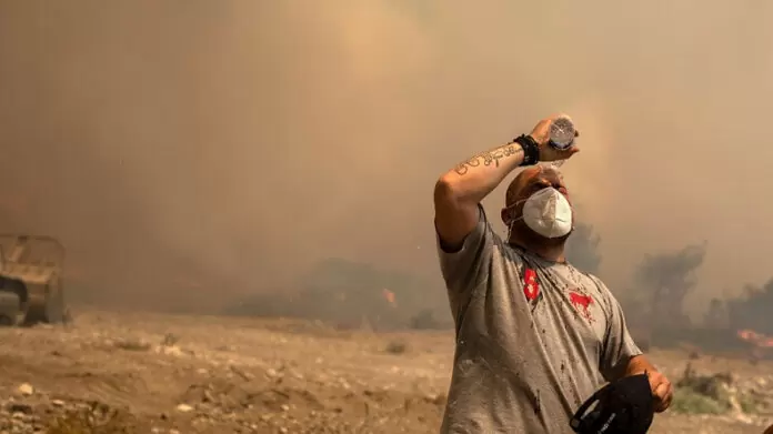 Жертвами лесных пожаров в странах Средиземноморья стали более 40 человек