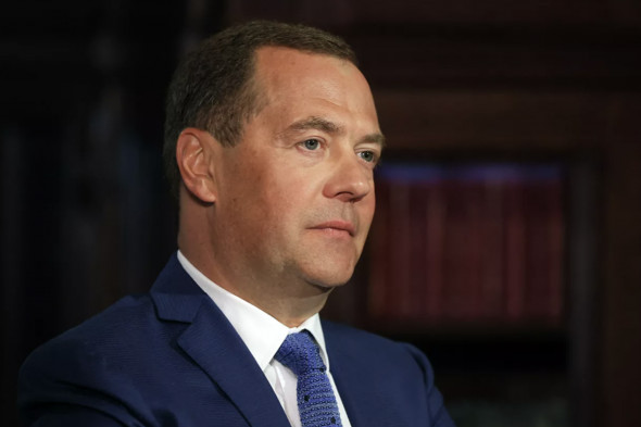 Медведев допустил введение обязательной вакцинации от коронавируса
