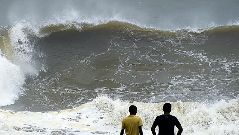 Три человека погибли и более 8 тысяч пострадали из-за шторма в Шри-Ланке