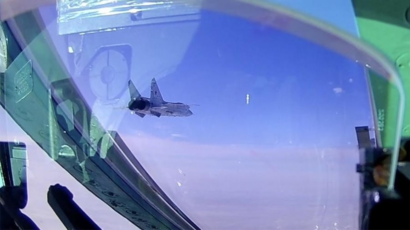 Опубликовано видео полёта МиГ-31БМ в ближнем космосе