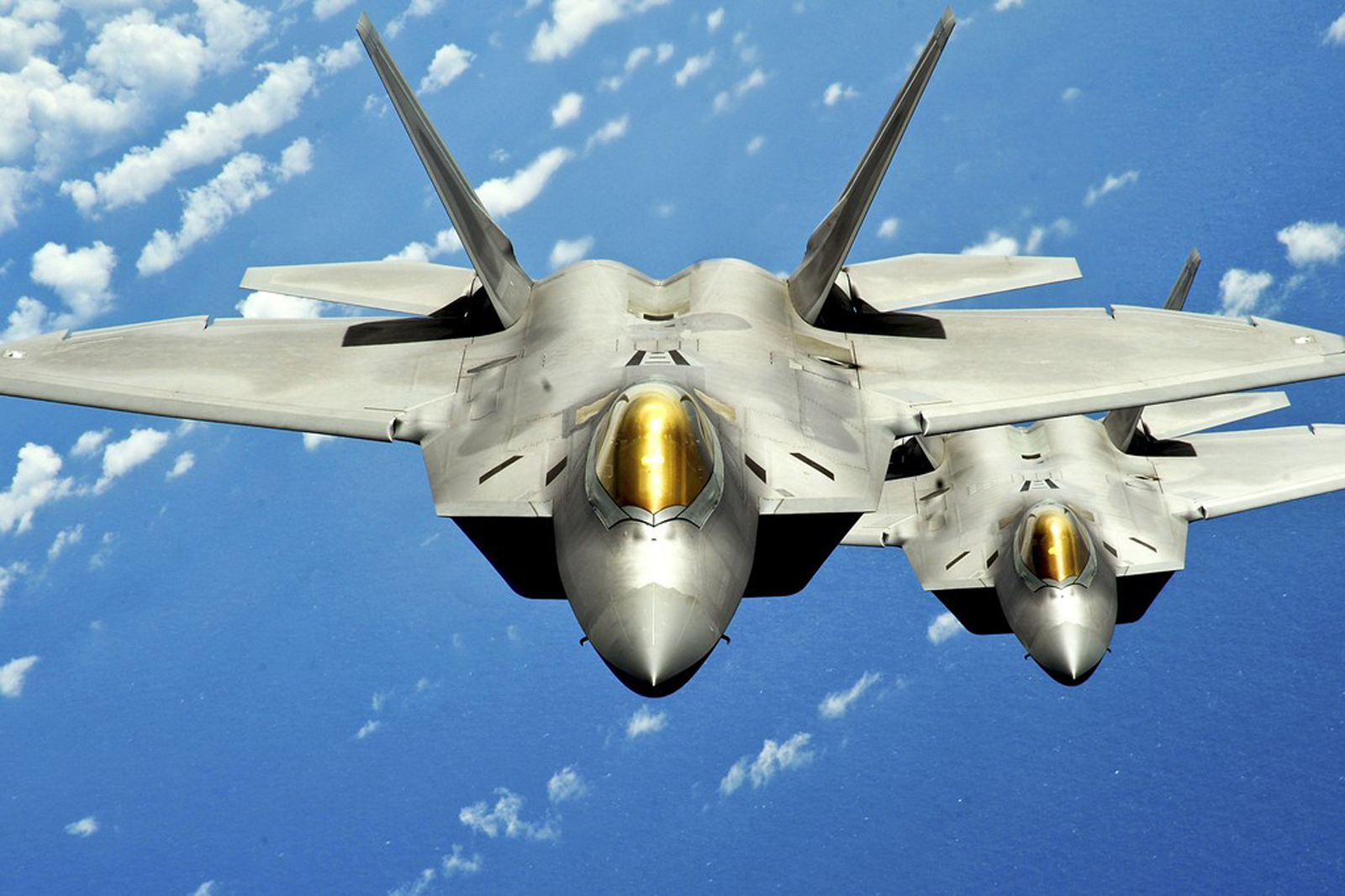 US Sending Over Two Dozen F-22 Fighter Jets to the Pacific as a Message to China