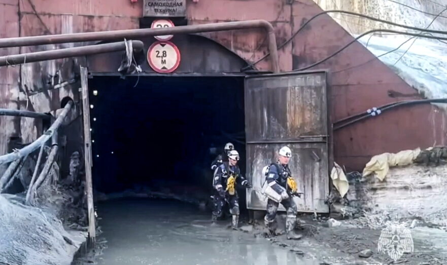 МЧС на руднике «Пионер» в Приамурье пробурило скважину до застрявших горняков