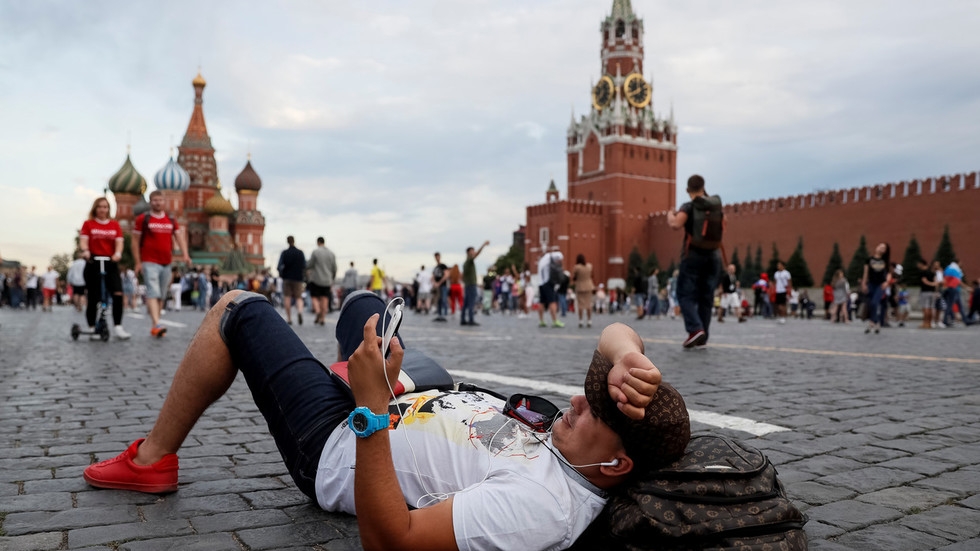 Putin orders simplified e-visa for foreigners visiting Russia