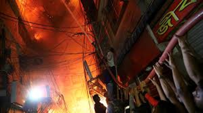 При пожаре в столице Бангладеш погибли более 80 человек