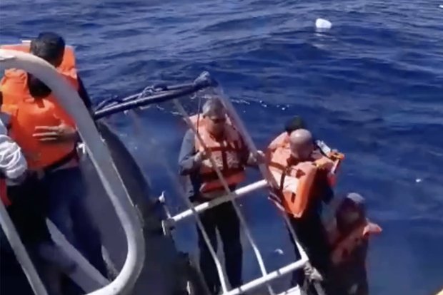 На борту тонущего у Северного Кипра судна оказались русскоговорящие пассажиры
