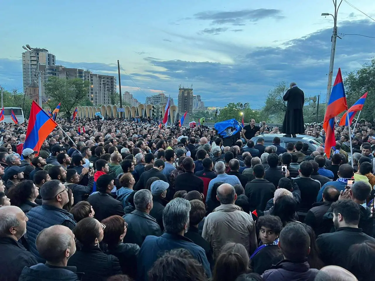 Теряя легитимность, Пашинян грозит Армянской церкви репрессиями