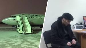«Неадекватность поведения»: пассажиру рейса Сургут — Москва предъявлено обвинение в угоне самолёта