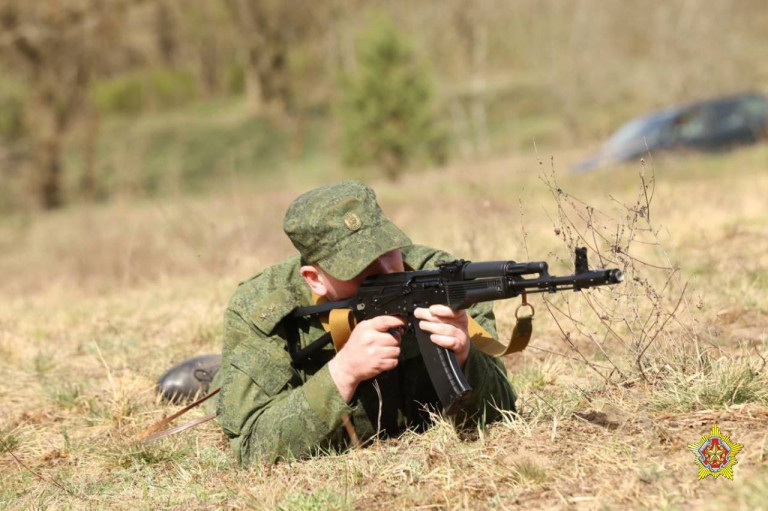 Белоруссия начала крупномасштабные военные учения у западных и южных границ