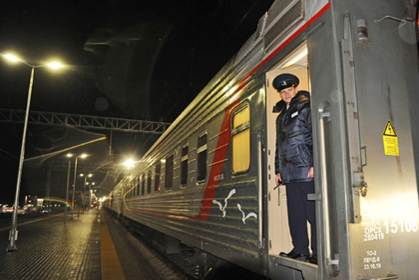 Первый пассажирский поезд через Крымский мост завершил маршрут