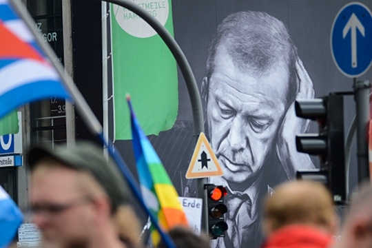 Шамиль Султанов: «Эрдоган стал харизматичным лидером, на которого молятся». Известный политолог о годовщине военного путча, треугольнике Вашингтон – Анкара – Москва и генетической неприязни европейцев к туркам