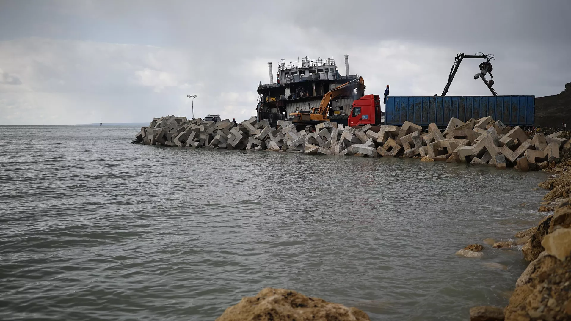На ликвидацию последствий ЧП с танкерами в Черном море выделили допсредства