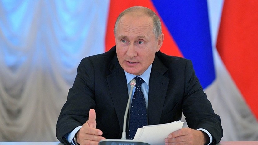 Путин подписал закон об упрощённом получении гражданства России