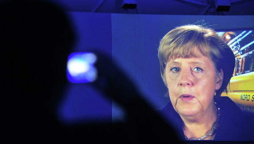 Политологи: Меркель висит на волоске от "политической гибели"
