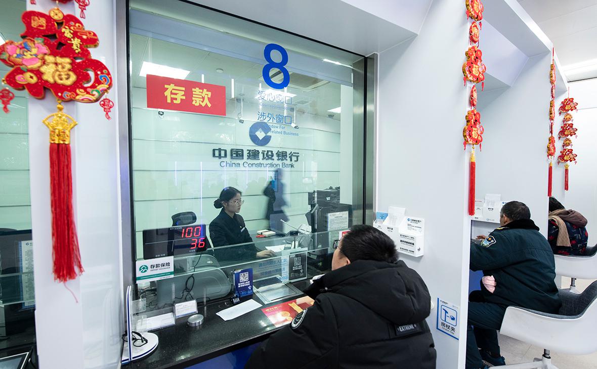 Китайские банки начали блокировать платежи из России. В чем причина?