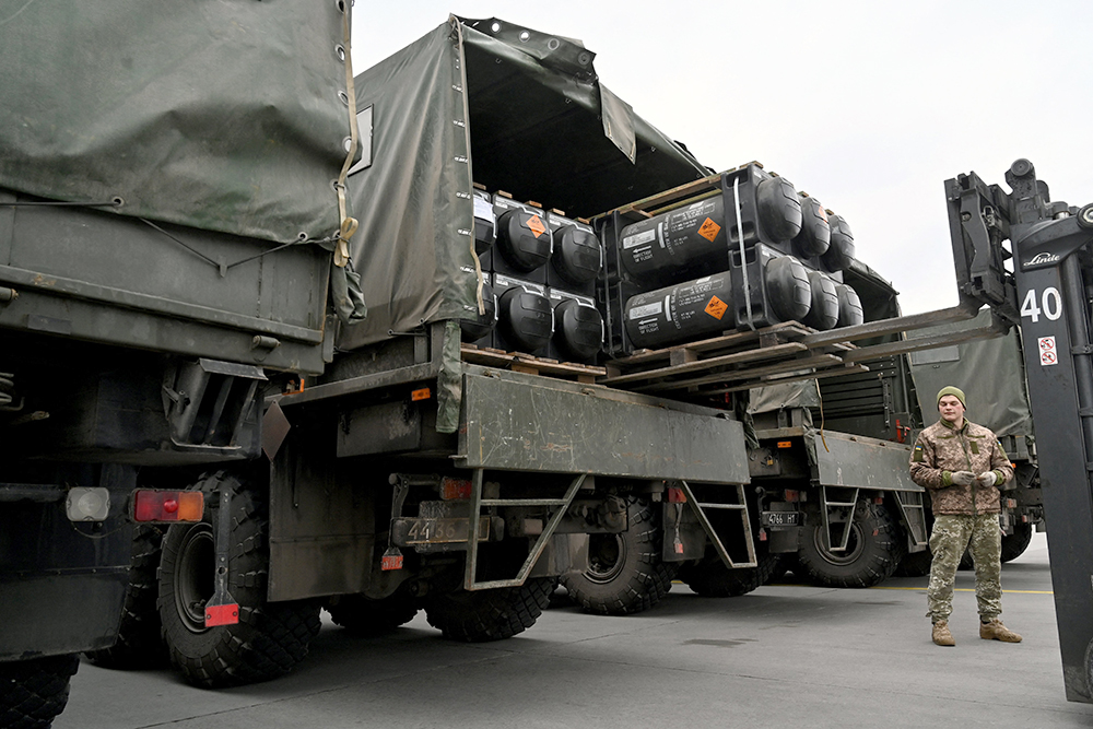 Russia Has Right to Consider US, NATO Arms Convoys in Ukraine 'Legitimate Targets', MFA Warns